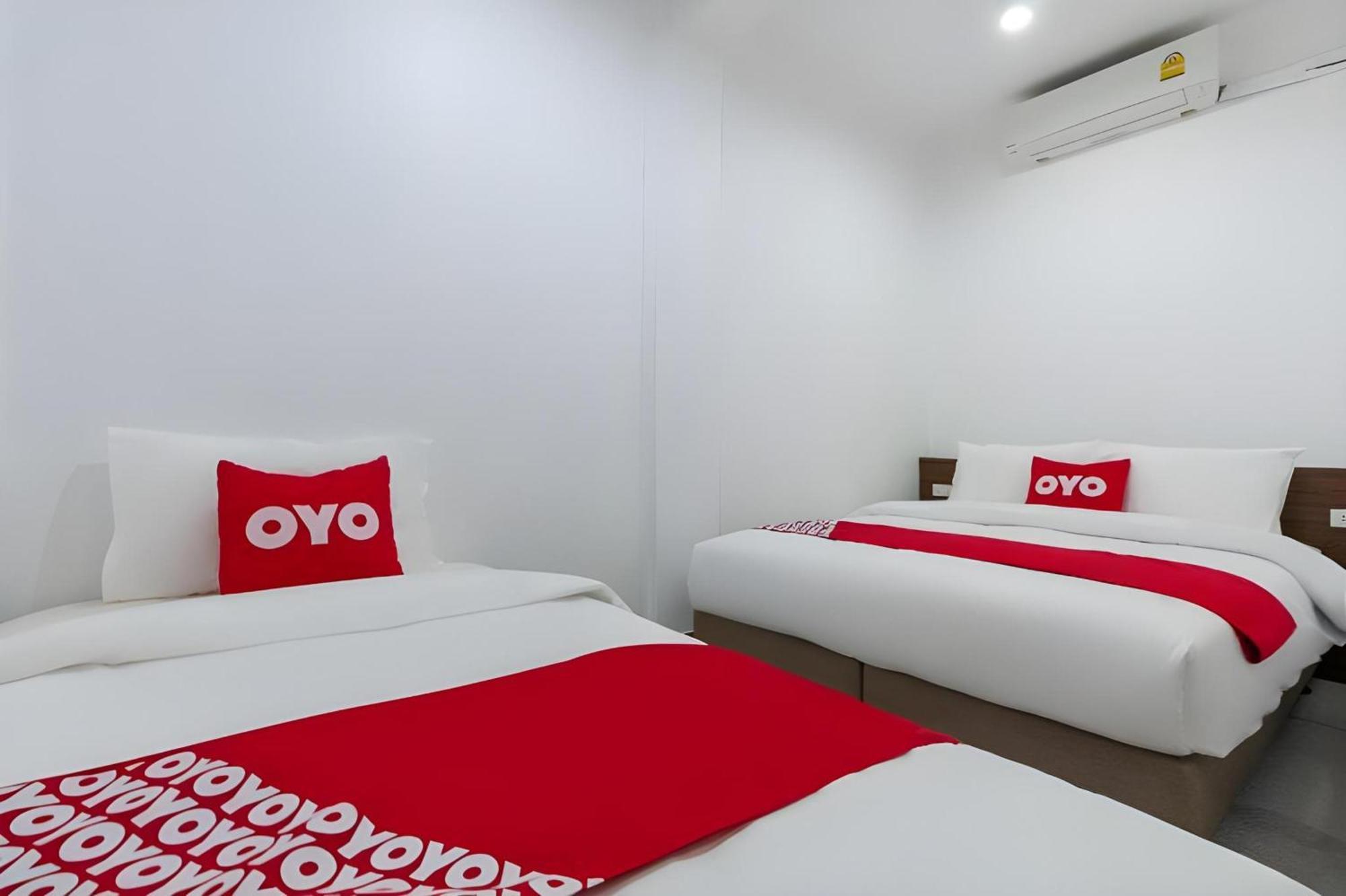 Vaccinated Staff - Oyo 994 Kudi Hotel Bangkok